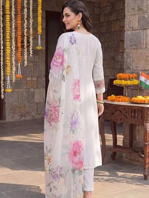 women floral embroidered regular thread work kurta with trousers & with dupatta 4