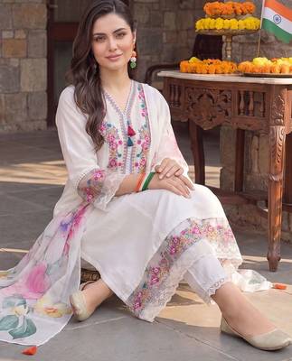 women floral embroidered regular thread work kurta with trousers & with dupatta 5