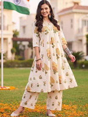 women floral printed regular cotton kurta with palazzos 5
