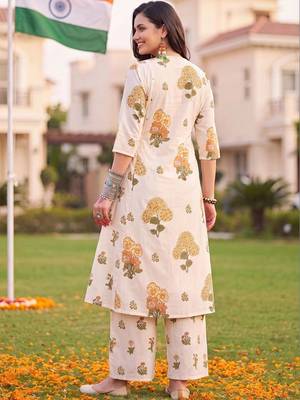 women floral printed regular cotton kurta with palazzos 6