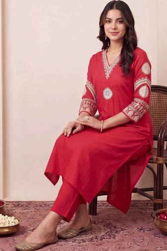 women ethnic motifs embroidered regular thread work kurta with trousers