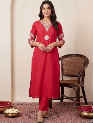 women ethnic motifs embroidered regular thread work kurta with trousers 6