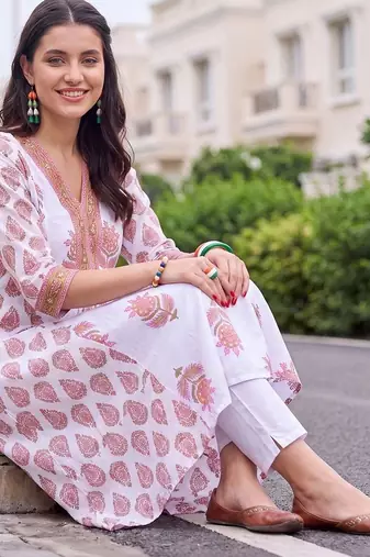 women ethnic motifs printed empire thread work cotton kurta with trousers