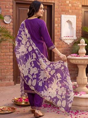 women ethnic motifs embroidered regular thread work kurta with trousers & with dupatta 6