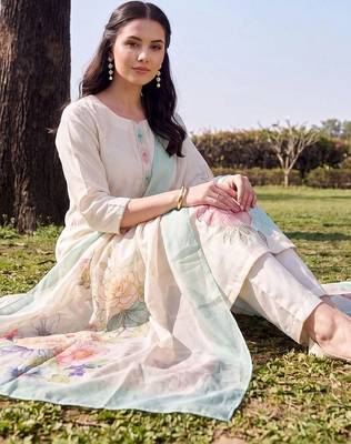 women floral embroidered regular thread work kurta with trousers & with dupatta 1