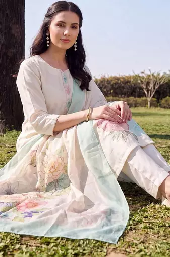 women floral embroidered regular thread work kurta with trousers & with dupatta