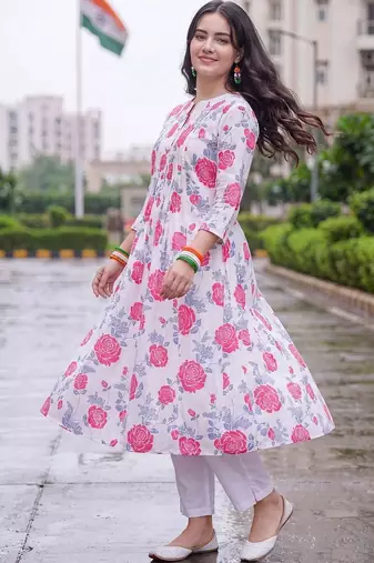 women floral printed pleated cotton kurta with trousers