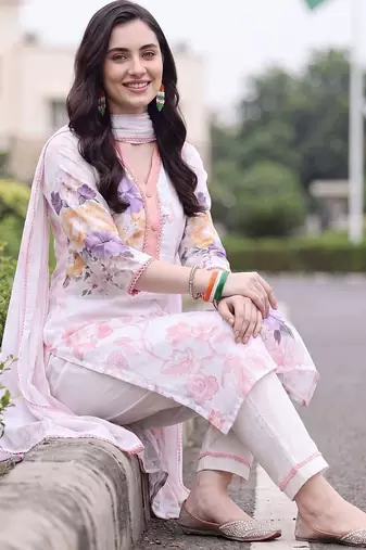 women floral printed regular linen kurta with trousers & with dupatta