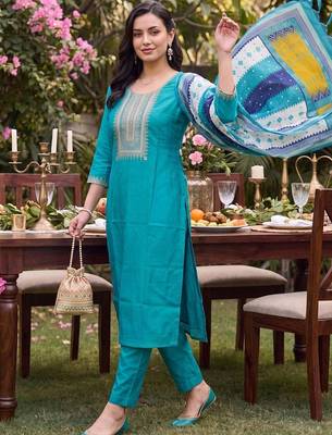 women ethnic motifs embroidered regular thread work kurta with trousers & with dupatta 2