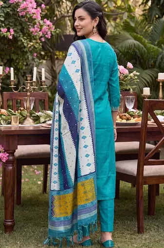 women ethnic motifs embroidered regular thread work kurta with trousers & with dupatta
