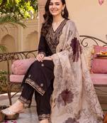 women ethnic motifs embroidered regular thread work kurta with trousers & with dupatta