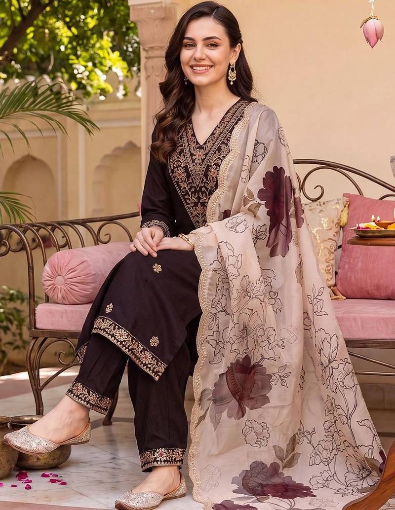 women ethnic motifs embroidered regular thread work kurta with trousers & with dupatta
