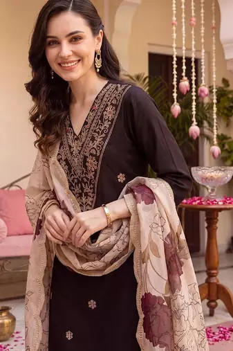 women ethnic motifs embroidered regular thread work kurta with trousers & with dupatta