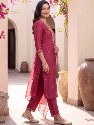 women ethnic motifs embroidered regular thread work kurta with trousers & with dupatta 4