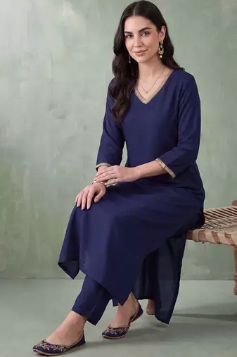 women regular kurta with trousers