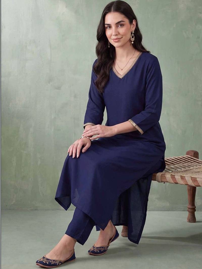 women regular kurta with trousers