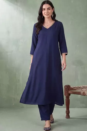 women regular kurta with trousers