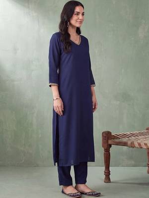 women regular kurta with trousers 6