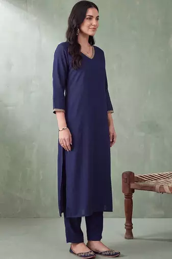 women regular kurta with trousers