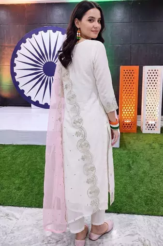 ethnic motifs embroidered regular thread work kurta with trousers & with dupatta