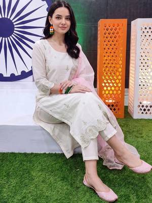 ethnic motifs embroidered regular thread work kurta with trousers & with dupatta 4