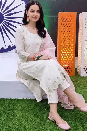 ethnic motifs embroidered regular thread work kurta with trousers & with dupatta