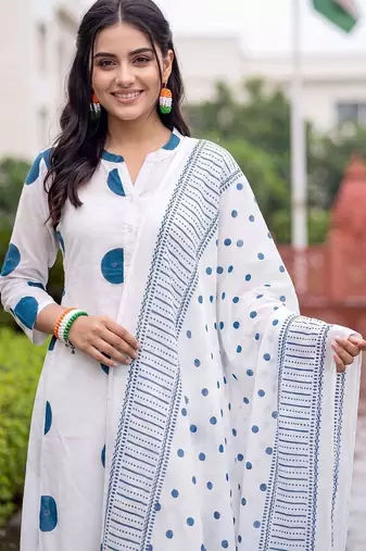 women printed regular cotton kurta with trousers & with dupatta