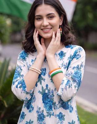 women floral printed regular cotton kurta with trousers 5