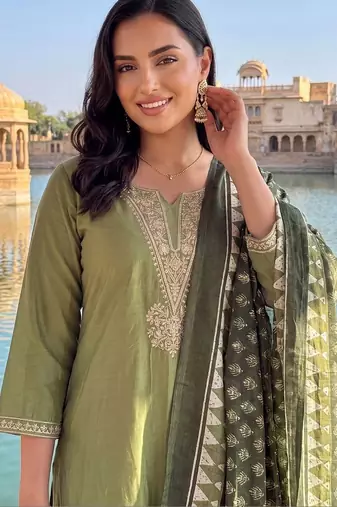 women ethnic motifs embroidered regular thread work kurta with trousers & with dupatta