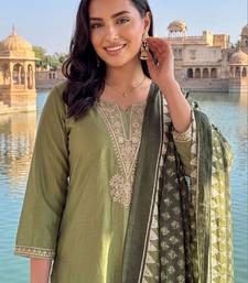 women ethnic motifs embroidered regular thread work kurta with trousers & with dupatta