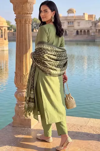 women ethnic motifs embroidered regular thread work kurta with trousers & with dupatta