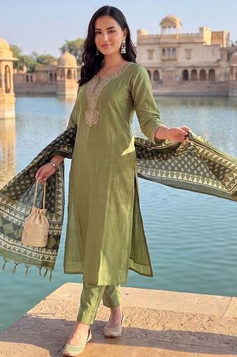 women ethnic motifs embroidered regular thread work kurta with trousers & with dupatta