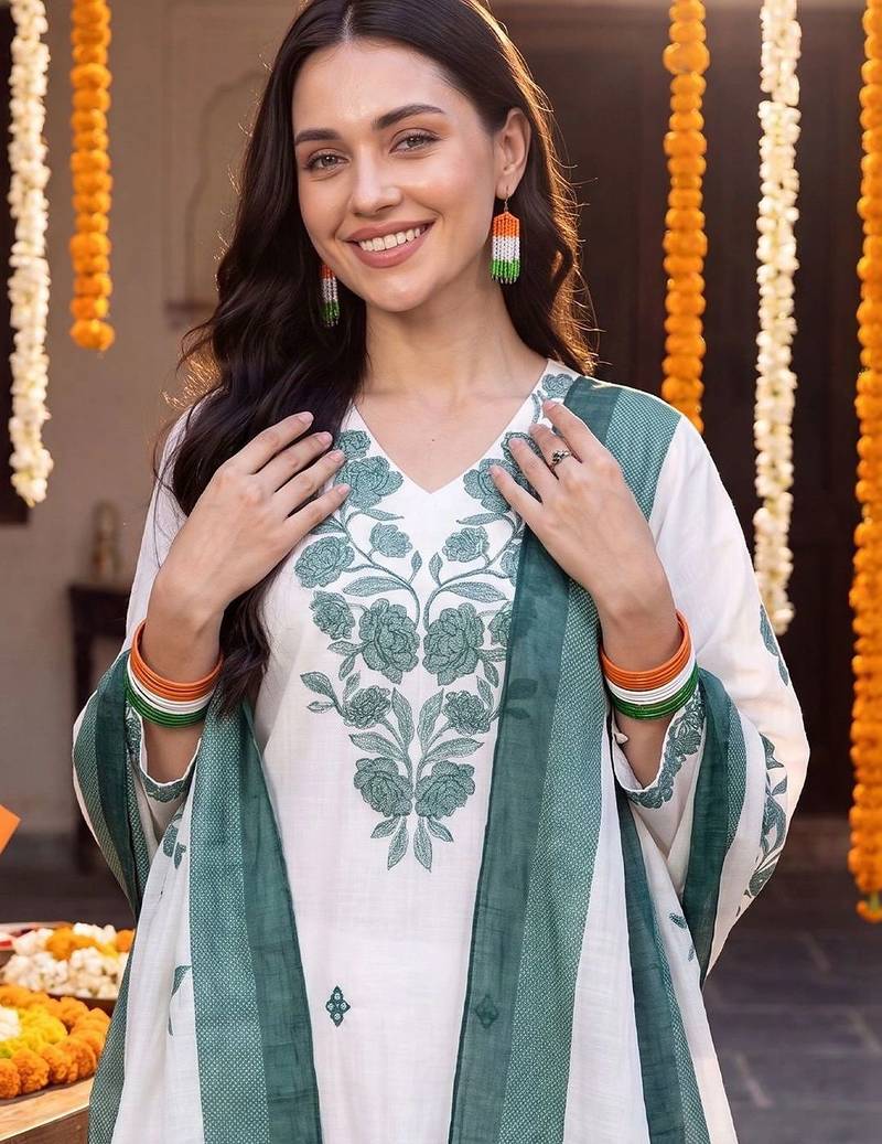 women floral embroidered regular thread work cotton kurta with trousers & with dupatta