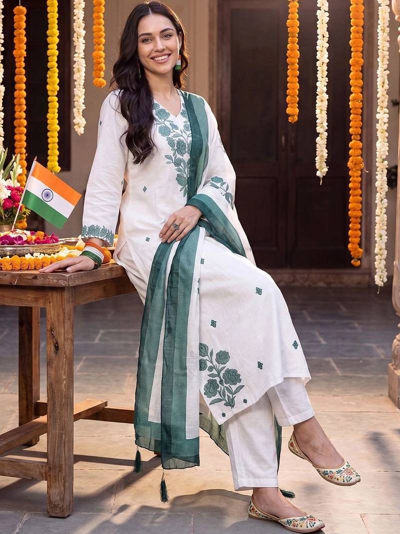 women floral embroidered regular thread work cotton kurta with trousers & with dupatta