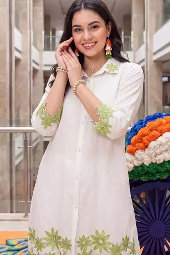 women floral embroidered regular thread work cotton kurta with trousers