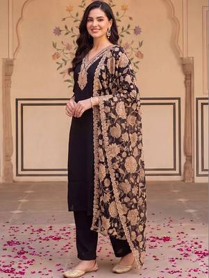women ethnic motifs embroidered regular thread work kurta with trousers & with dupatta 2