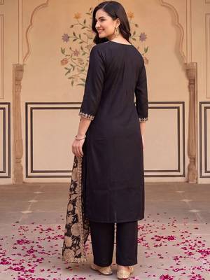 women ethnic motifs embroidered regular thread work kurta with trousers & with dupatta 3