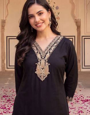 women ethnic motifs embroidered regular thread work kurta with trousers & with dupatta 4