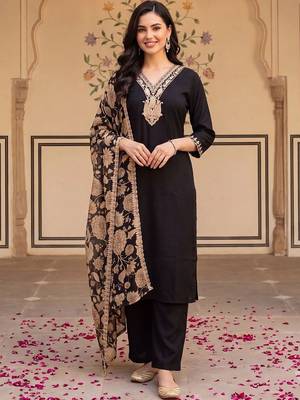 women ethnic motifs embroidered regular thread work kurta with trousers & with dupatta 5