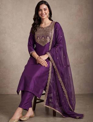 women ethnic motifs embroidered regular liva kurta with trousers & with dupatta 2