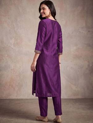women ethnic motifs embroidered regular liva kurta with trousers & with dupatta 4
