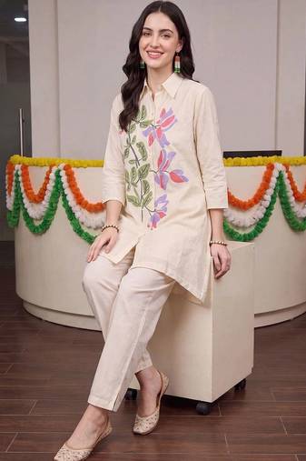 women floral printed regular cotton kurta with trousers