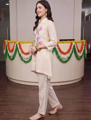 women floral printed regular cotton kurta with trousers 4