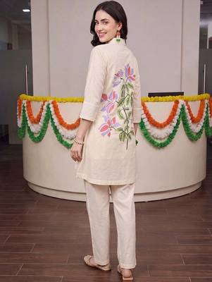 women floral printed regular cotton kurta with trousers 6