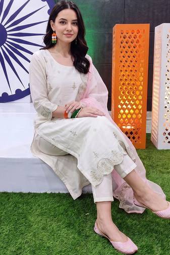 women ethnic motifs embroidered regular thread work kurta with trousers & with dupatta
