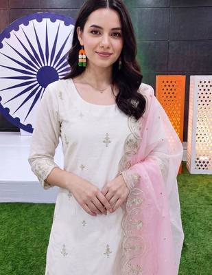 women ethnic motifs embroidered regular thread work kurta with trousers & with dupatta 2