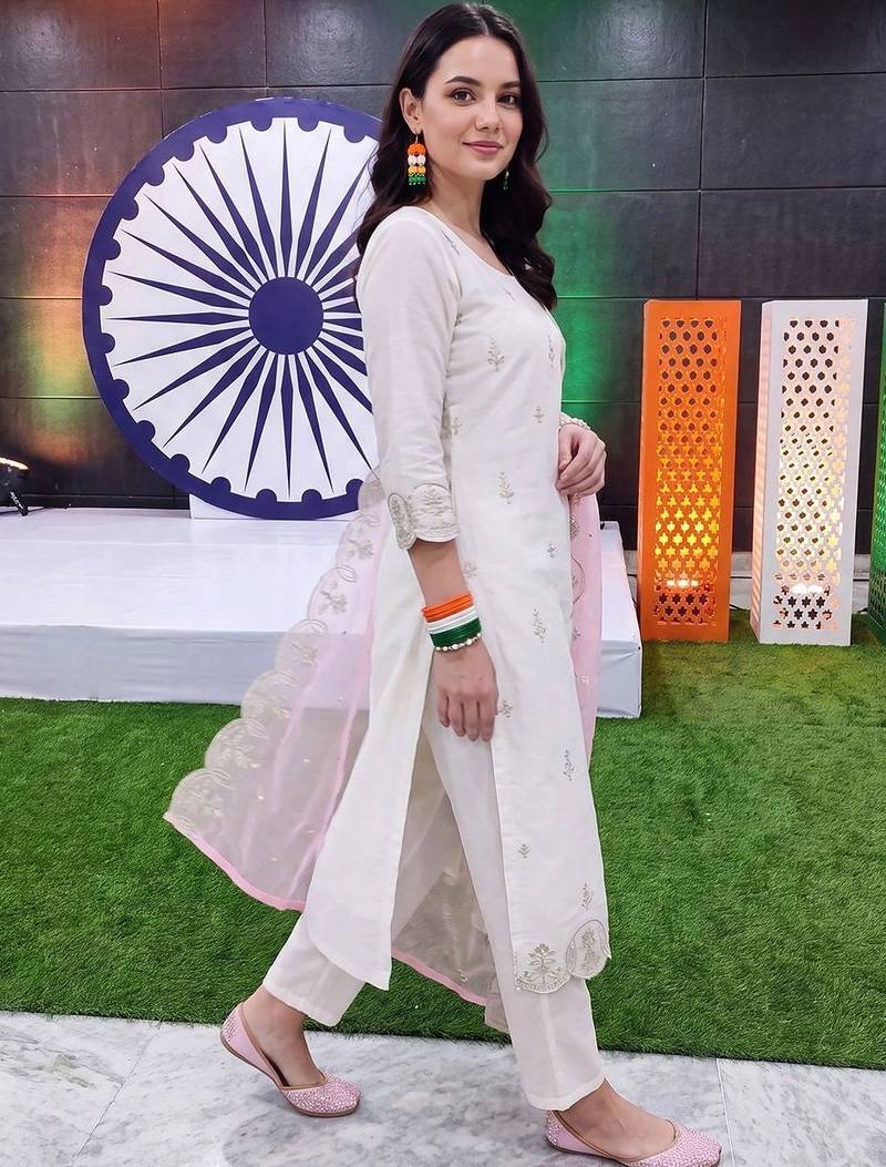 women ethnic motifs embroidered regular thread work kurta with trousers & with dupatta