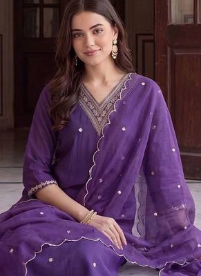 women ethnic motifs embroidered regular thread work kurta with trousers & with dupatta 2