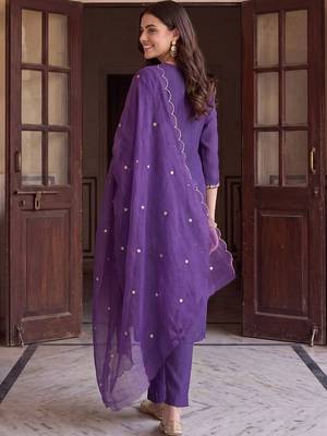 women ethnic motifs embroidered regular thread work kurta with trousers & with dupatta 4