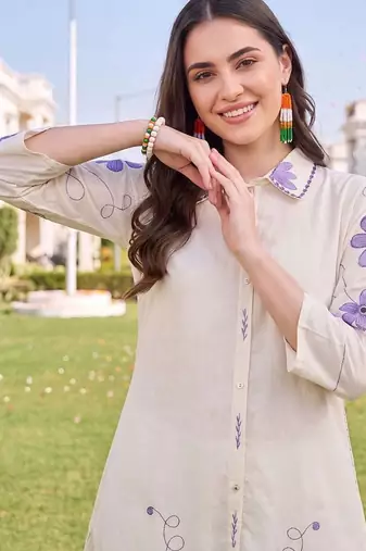 women floral embroidered regular thread work cotton kurta with trousers